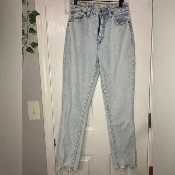 Abercrombie and Fitch the mom jeans - Picture 1 of 8